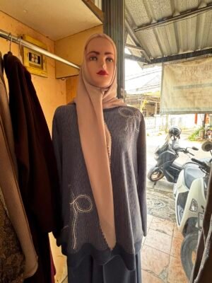 Tunik Rajut Wanita Abu Tua Aksen Mutiara