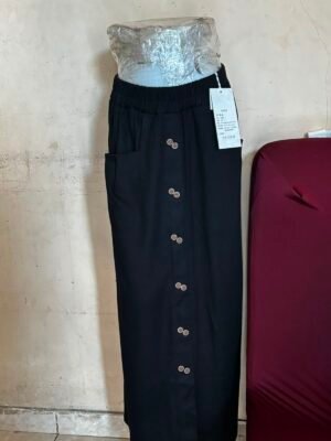 Rok Panjang Wanita Hitam Kancing Depan